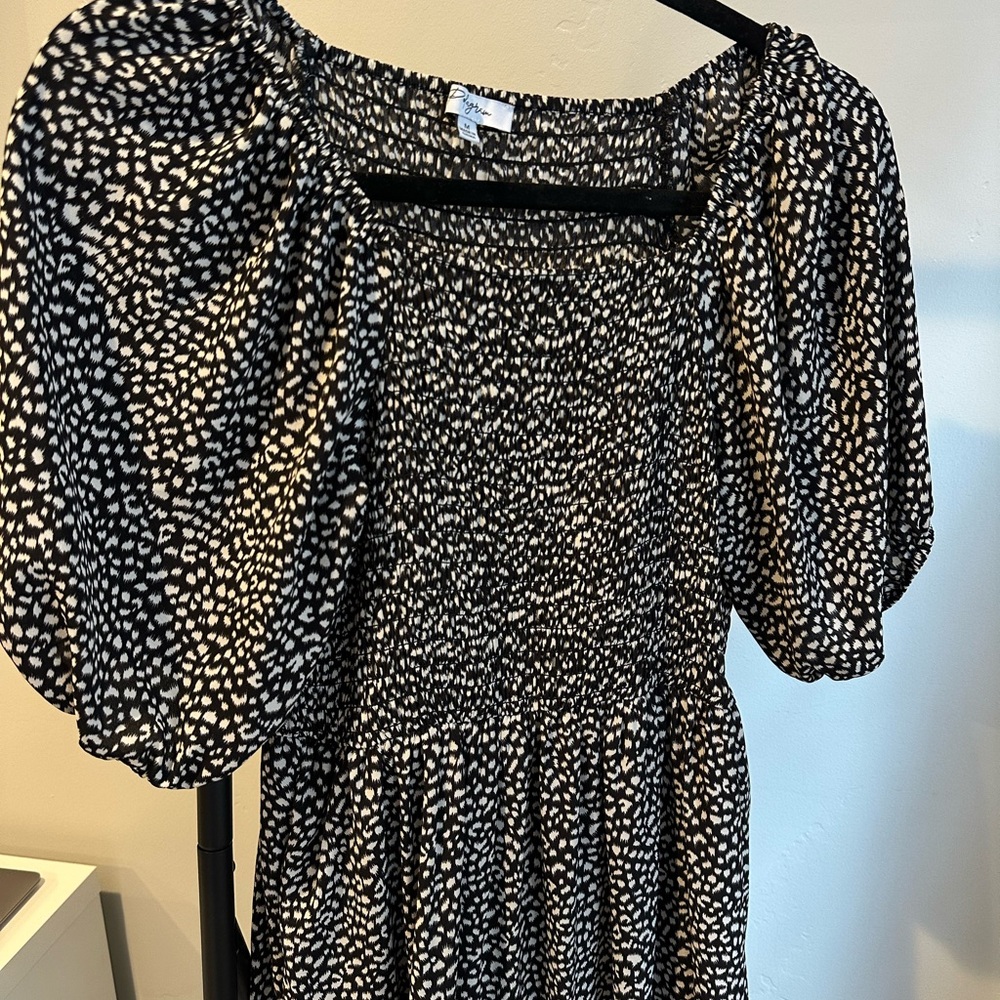 Black and White Puff Sleeve Dress